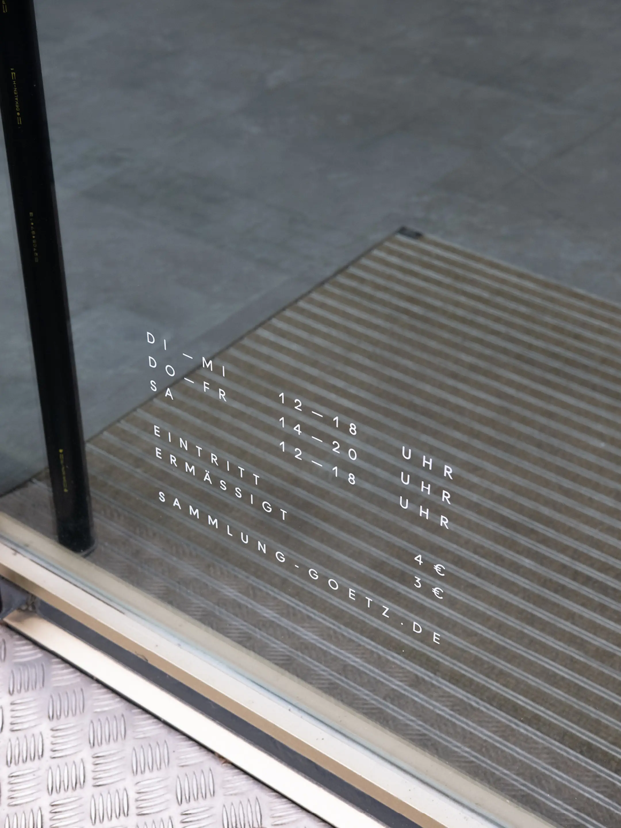Das Schaufenster: Branding und Design für Sammlung Goetz in München